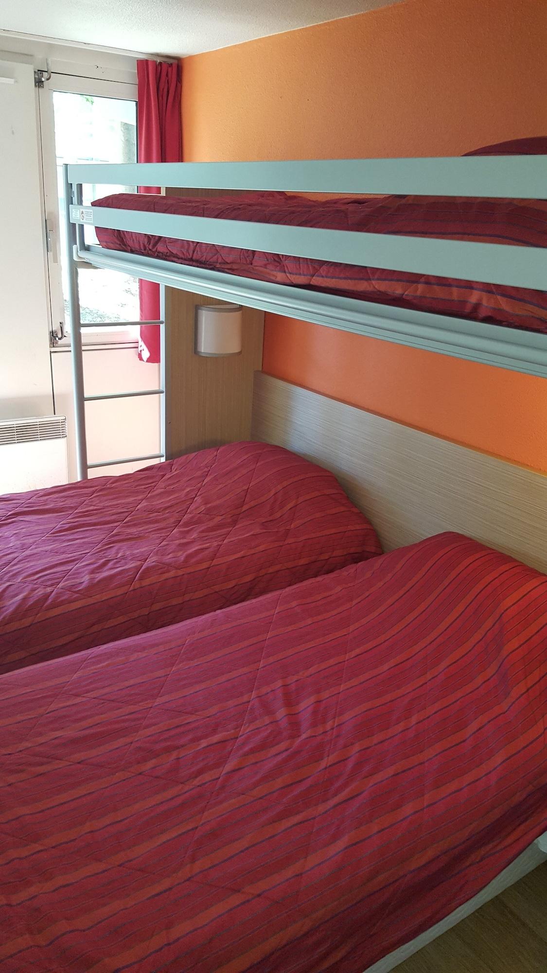 Premiere Classe Lyon Est Aeroport Saint Exupery Ngoại thất bức ảnh