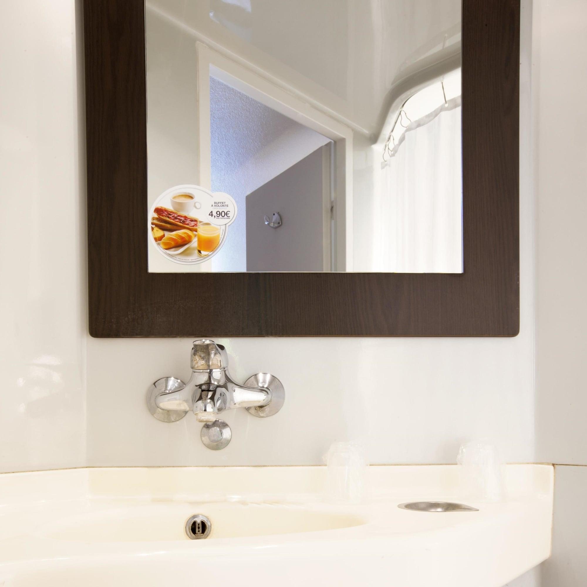 Premiere Classe Lyon Est Aeroport Saint Exupery Ngoại thất bức ảnh