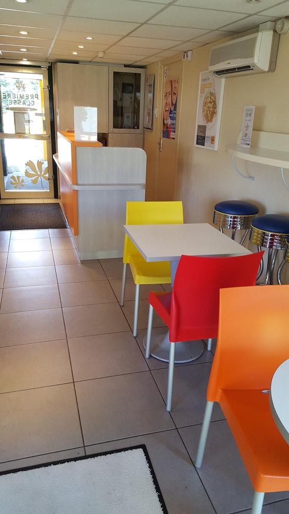 Premiere Classe Lyon Est Aeroport Saint Exupery Ngoại thất bức ảnh