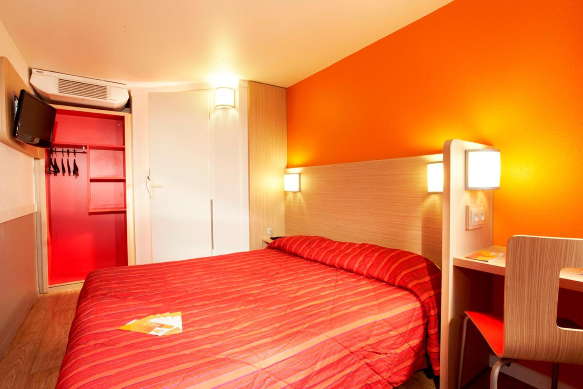 Premiere Classe Lyon Est Aeroport Saint Exupery Ngoại thất bức ảnh