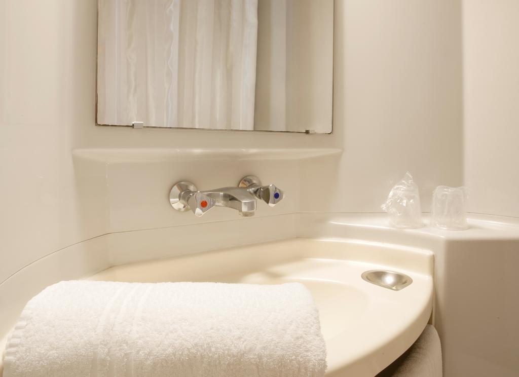 Premiere Classe Lyon Est Aeroport Saint Exupery Ngoại thất bức ảnh