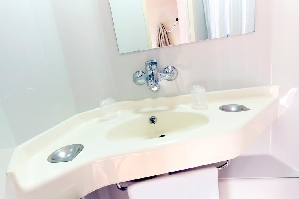 Premiere Classe Lyon Est Aeroport Saint Exupery Ngoại thất bức ảnh
